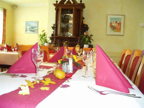 ホテルGasthaus Hirsch バーデン＝バーデン エクステリア 写真